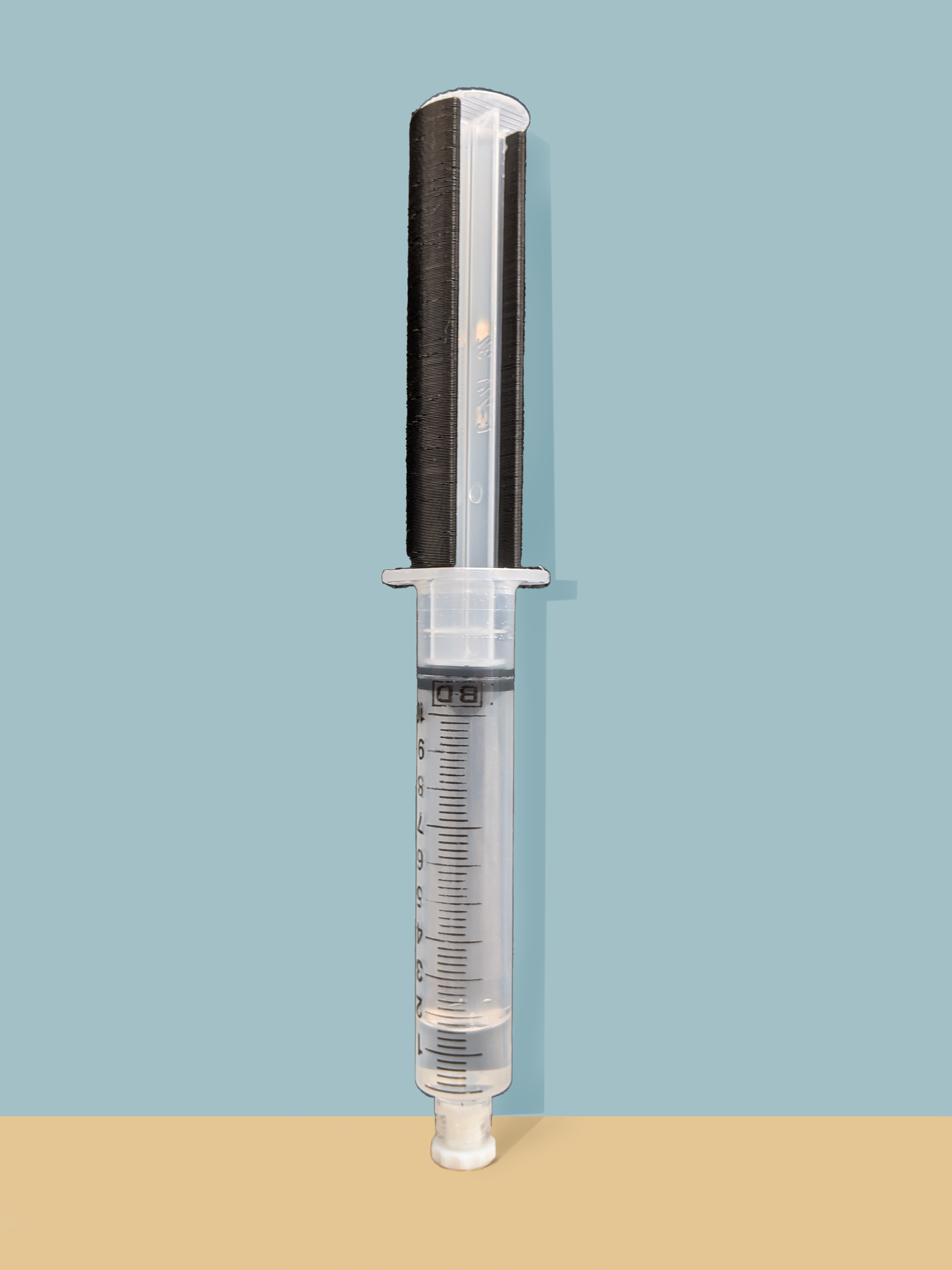 syringe with kickstand
