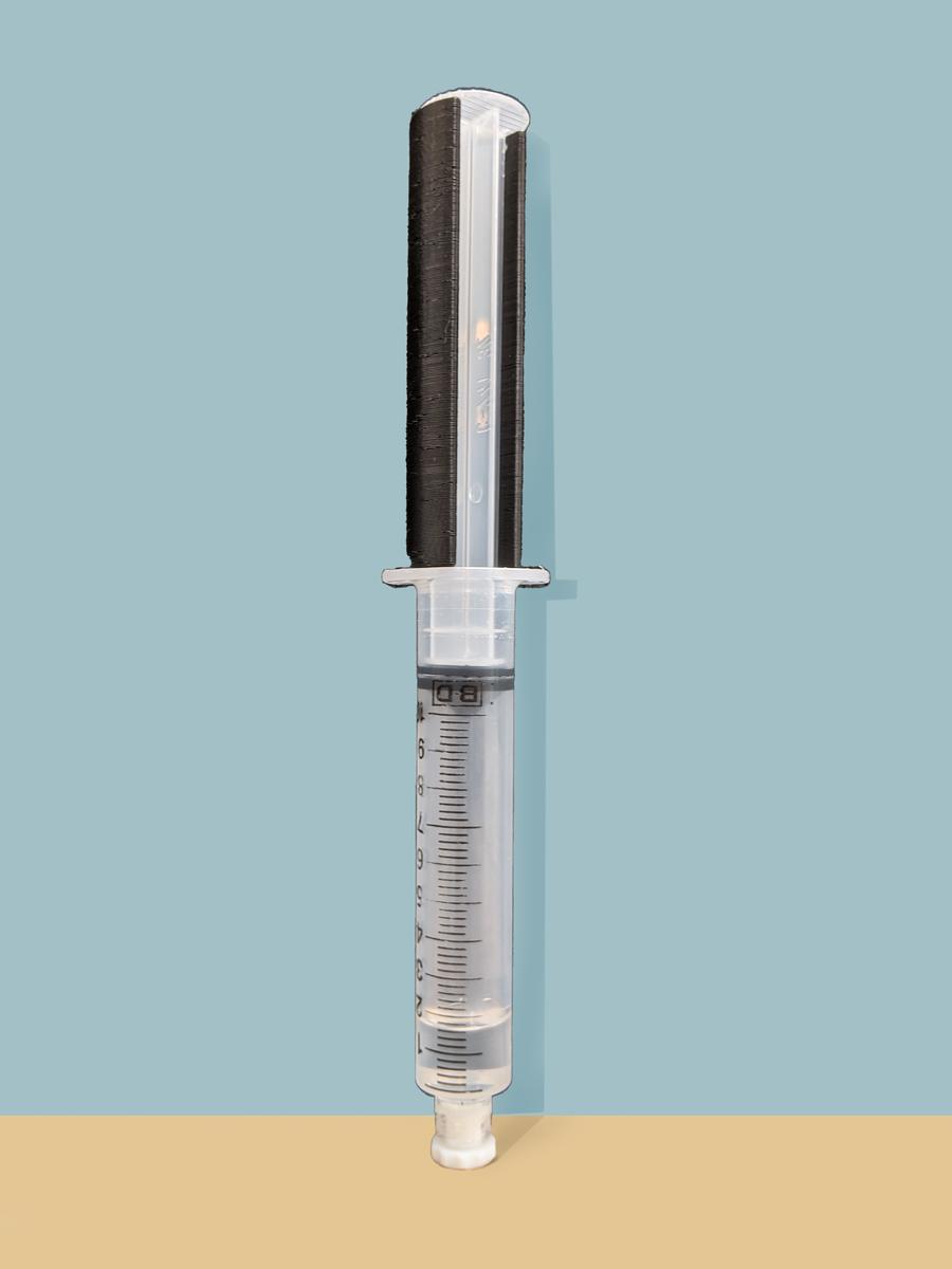 syringe with kickstand